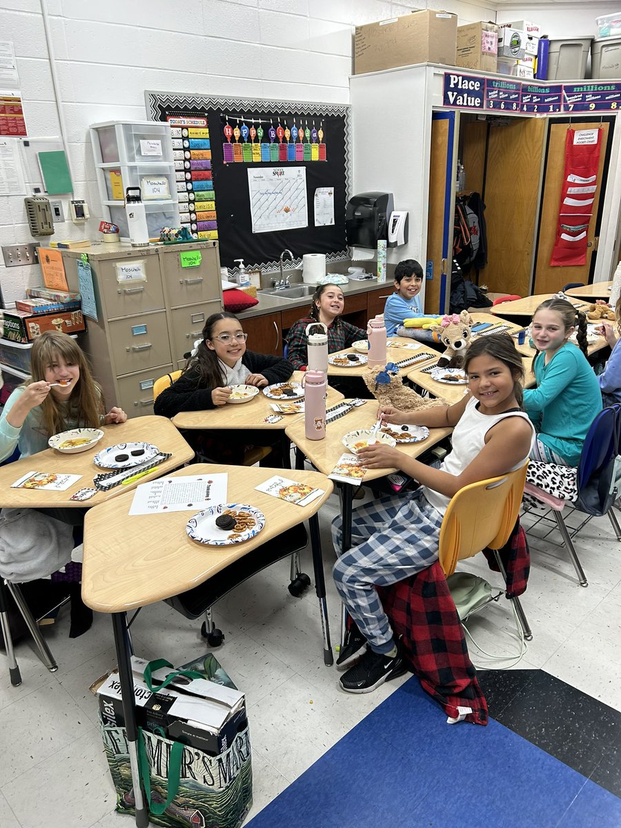 mariadelmar1007's tweet photo. Thanksgiving! A time to celebrate friendship. Fifth grade Moschello/Perez  making memories. Friendship Soup!! Tinc Road School https://t.co/L4BqShcJVt