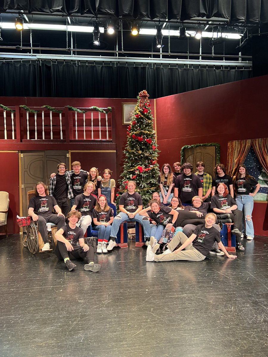 RCSHS_drama's tweet photo. 🎭The Man Who Came to Dinner is a show that you do not want to miss! 
These students have been working so hard to create a wonderful production. 🎄

December 7 @ 7pm
December 8 @ 7pm
December 9 @ 2pm and 7pm 

🎟Get tickets now: https://t.co/mKviJpBVqK https://t.co/mGpdqk3oib