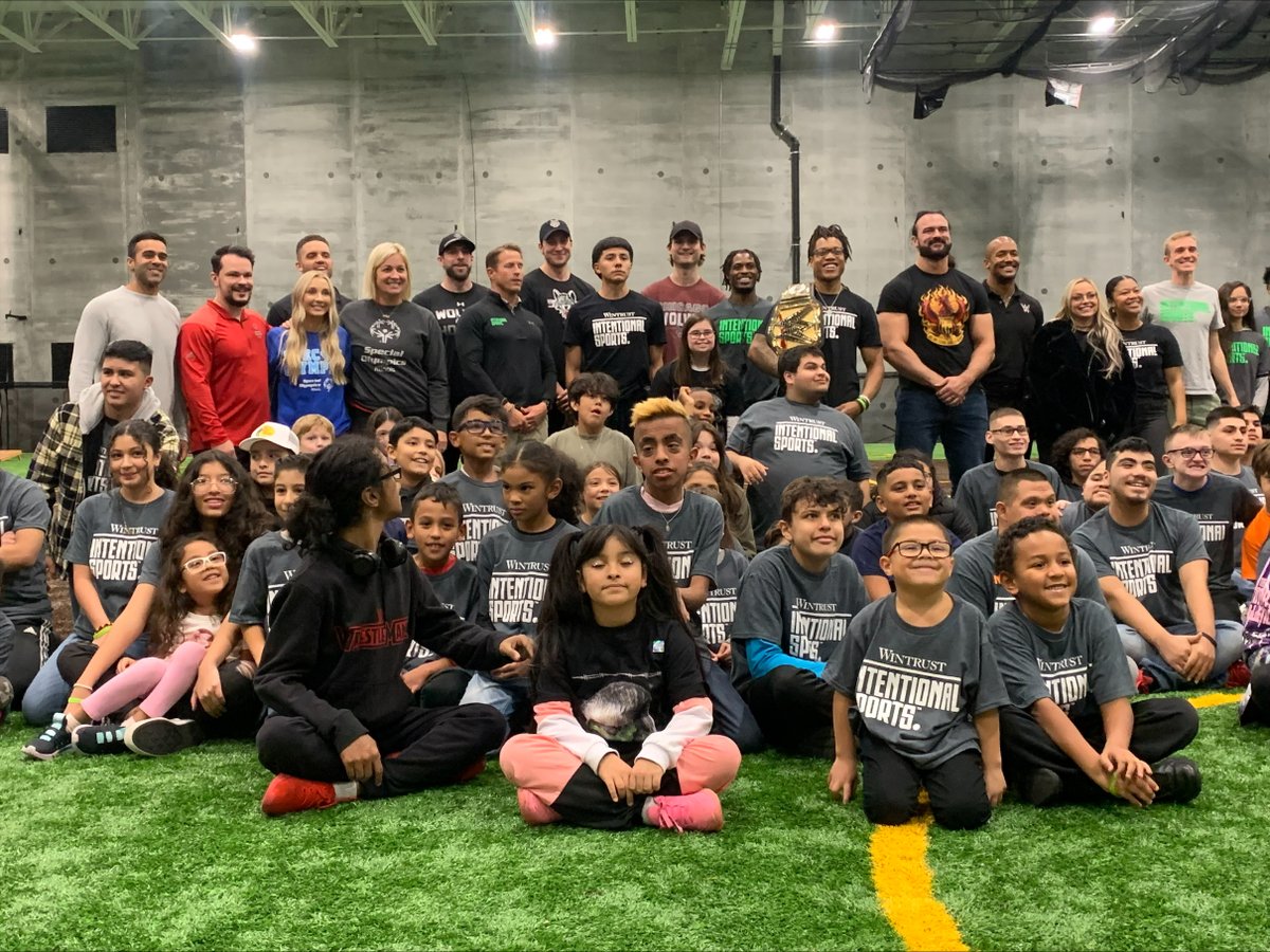 x- Chicago Wolves tweet media