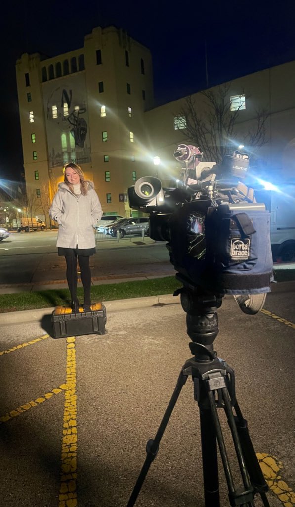 BronaghTumulty's tweet image. When the heels just aren’t cutting it…you sometimes have to break out the @WGNNews light box… 💡 

…where my fellow short reporters at? 👀 

#ShortPeopleProblems #Funsize #TVisGlamorous 💅