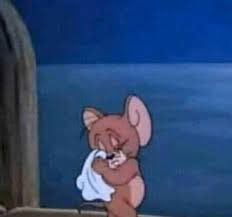 اليوم اتأمل اخوي الكبير ولاحظت الشيب بدا يطلع على وجهه وهو اساسا صغير عليه صح انه زايده حلاوه ووقار بس الموضوع يحزن شوي