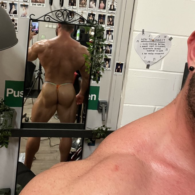 😘🍑 https://t.co/s4eFaWoKqM