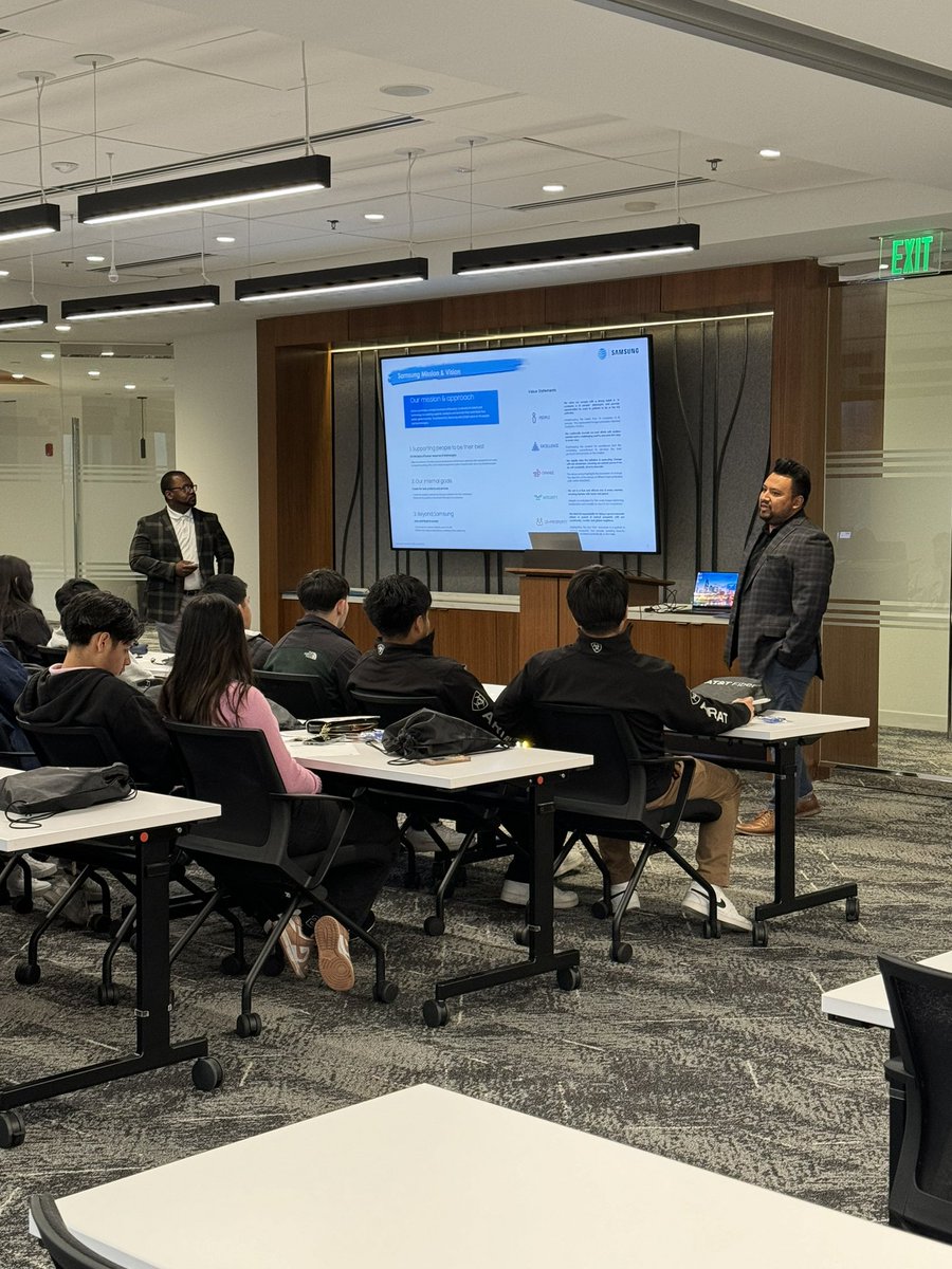 AT&T Hacemos Junior Achievement Job Shadow day at the AT&T Building in Nash‼️ Thank you to our AT&T and Samsung partners for joining. @SoutheastStates @KKintheSES @carawfields @SoutheastSEM @theeastregion @FernBingVega @JJallDay3415