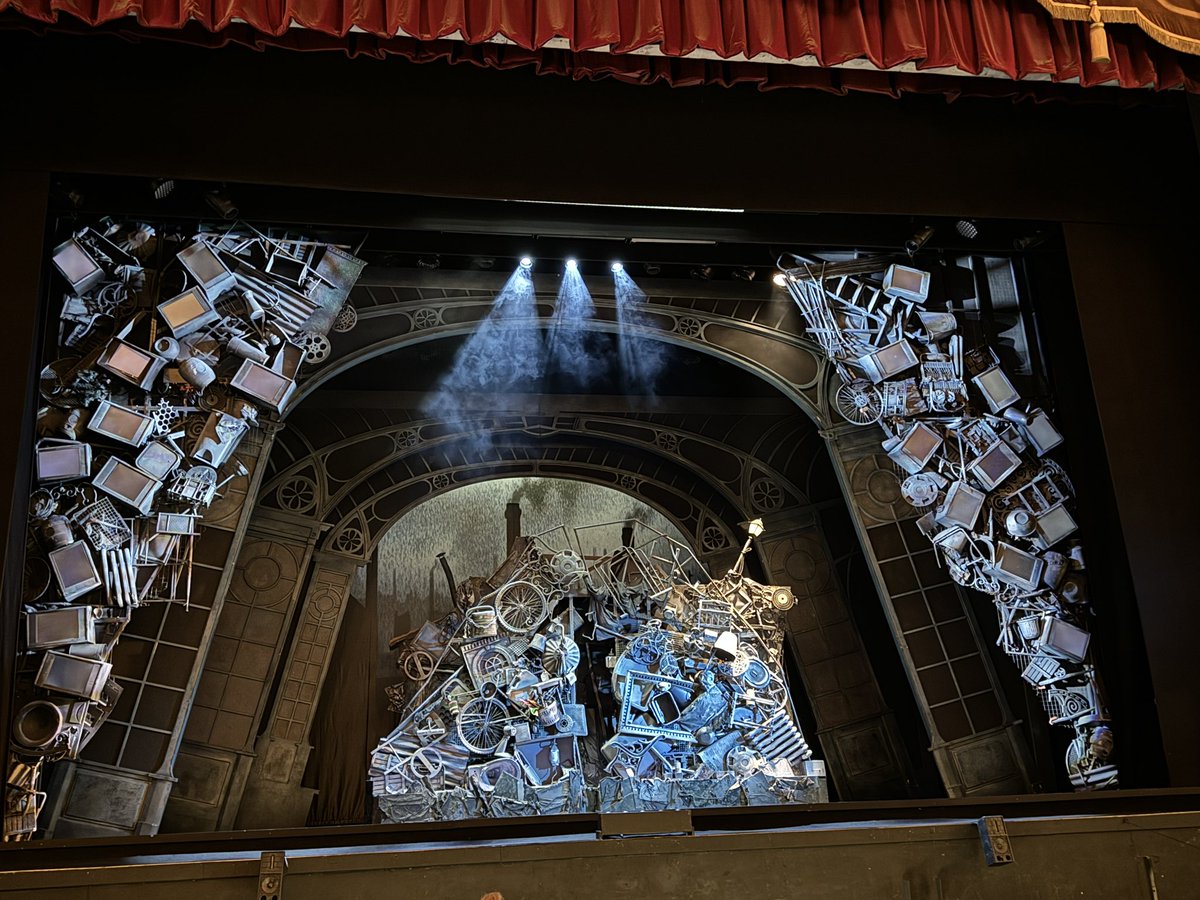 mattharg's tweet photo. Spectacular production of  @CharlieChoc_UK at @LiverpoolEmpire tonight. Such a talented cast. Singing, choreography, orchestration and acting all top class.  Humour and @roald_dahl twists fabulous.  Exceeded all expectations…thank you! Go Go Buckets! #Harmony-Charlie https://t.co/dd4Kcj4oWq
