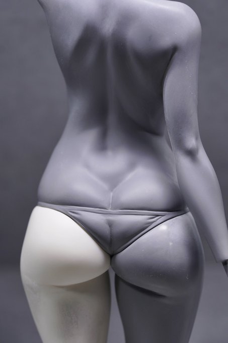 削り込みすぎた右尻縁の盛り直しと左もも尻からもも裏にかけてちょっと監修修正作業。 