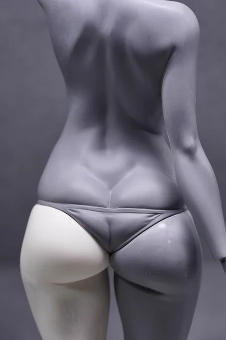 削り込みすぎた右尻縁の盛り直しと左もも尻からもも裏にかけてちょっと監修修正作業。 