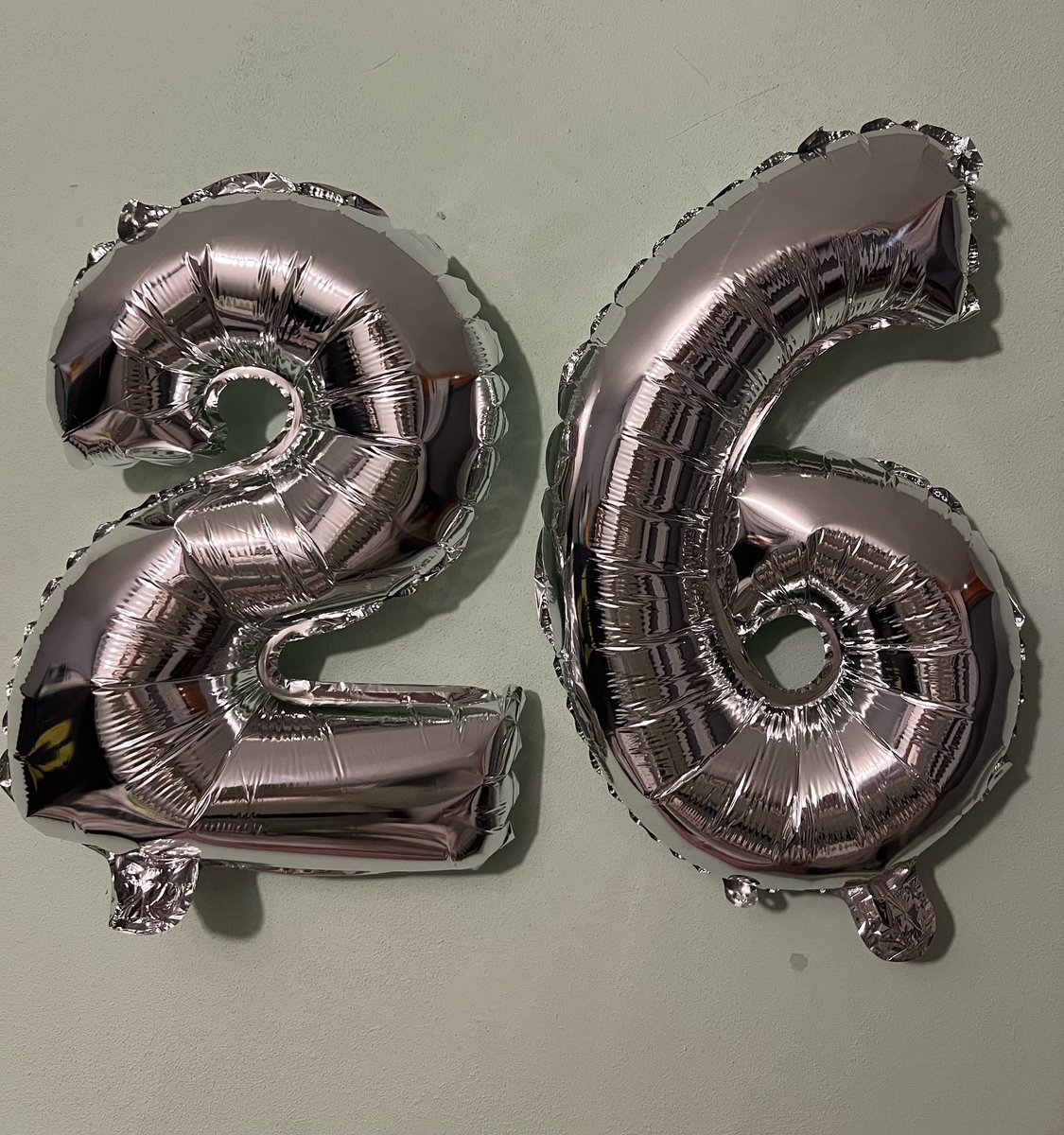 DyonaL97's tweet image. A year older but not more mature🎉

#CloserTo30 #Chapter26