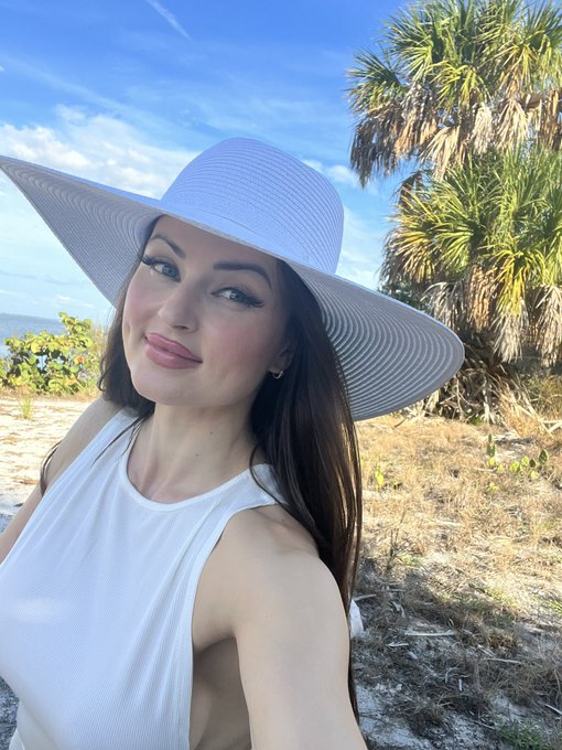 November in Florida 🩵 https://t.co/clbKUw5GtA<a href="/tag/lasvegas"class="tags"><span>#lasvegas</span></a>