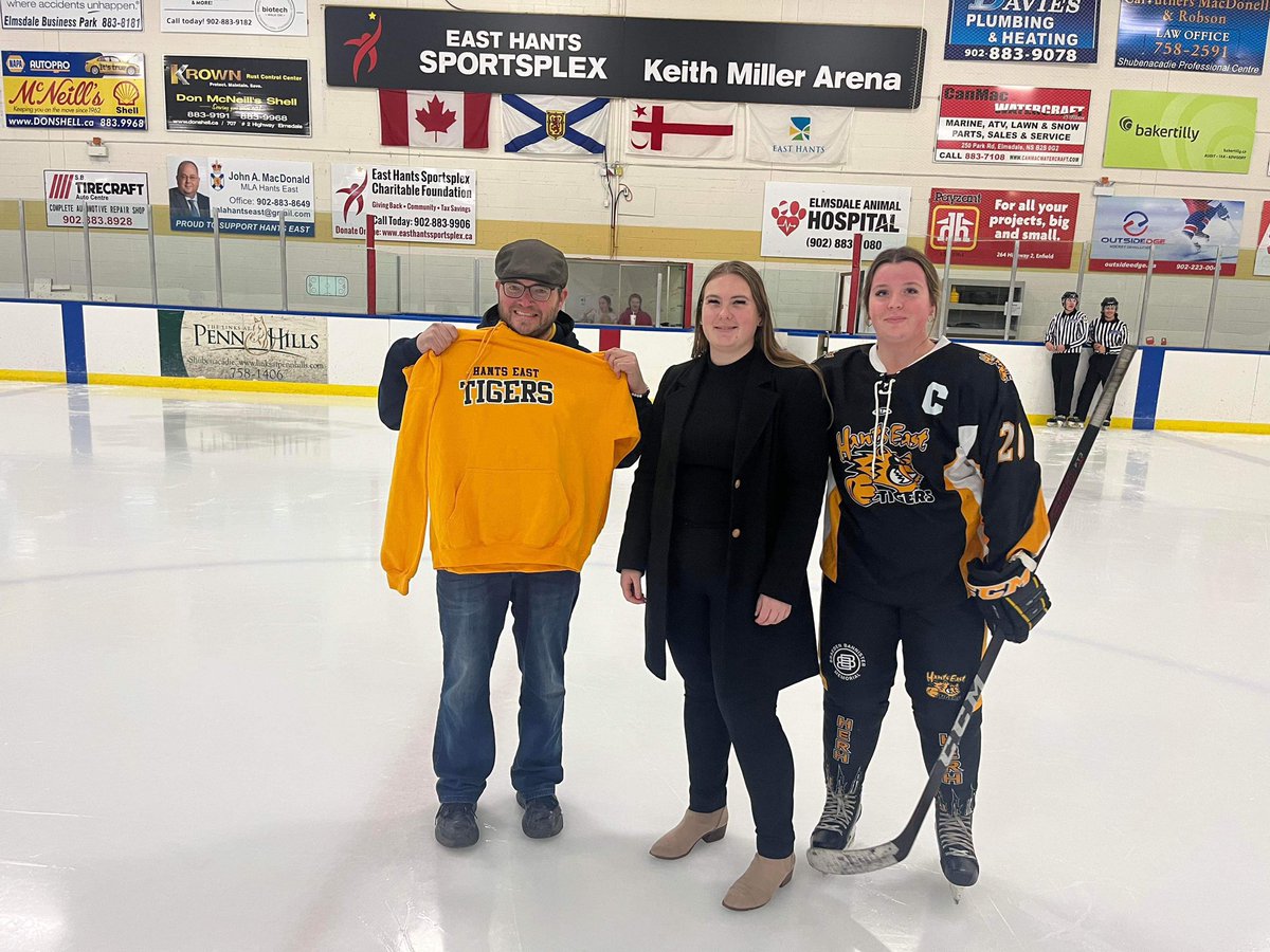 This afternoon I attended the Lady Tigers and the Lady Dragons girls hockey game so I could drop the ceremonial puck.
Little did I know I would also be presented with a Tigers hoodie. 
Thanks HERH girls I’m grateful. <a href="/lockviewhigh/">Lockview High School</a> <a href="/AdyMac19/">AdyMac19</a> #FallRiverNS #EastHants #BeaverBank