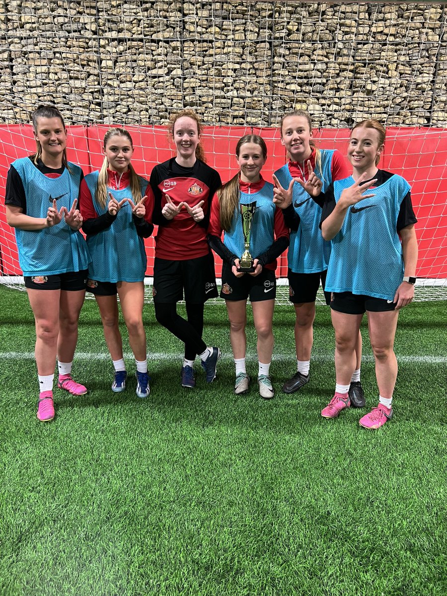 MD-1 win for the 🔵 team. Cool as you like in front of goal with some big saves from the 🐈‍⬛ to seal the W 🏆