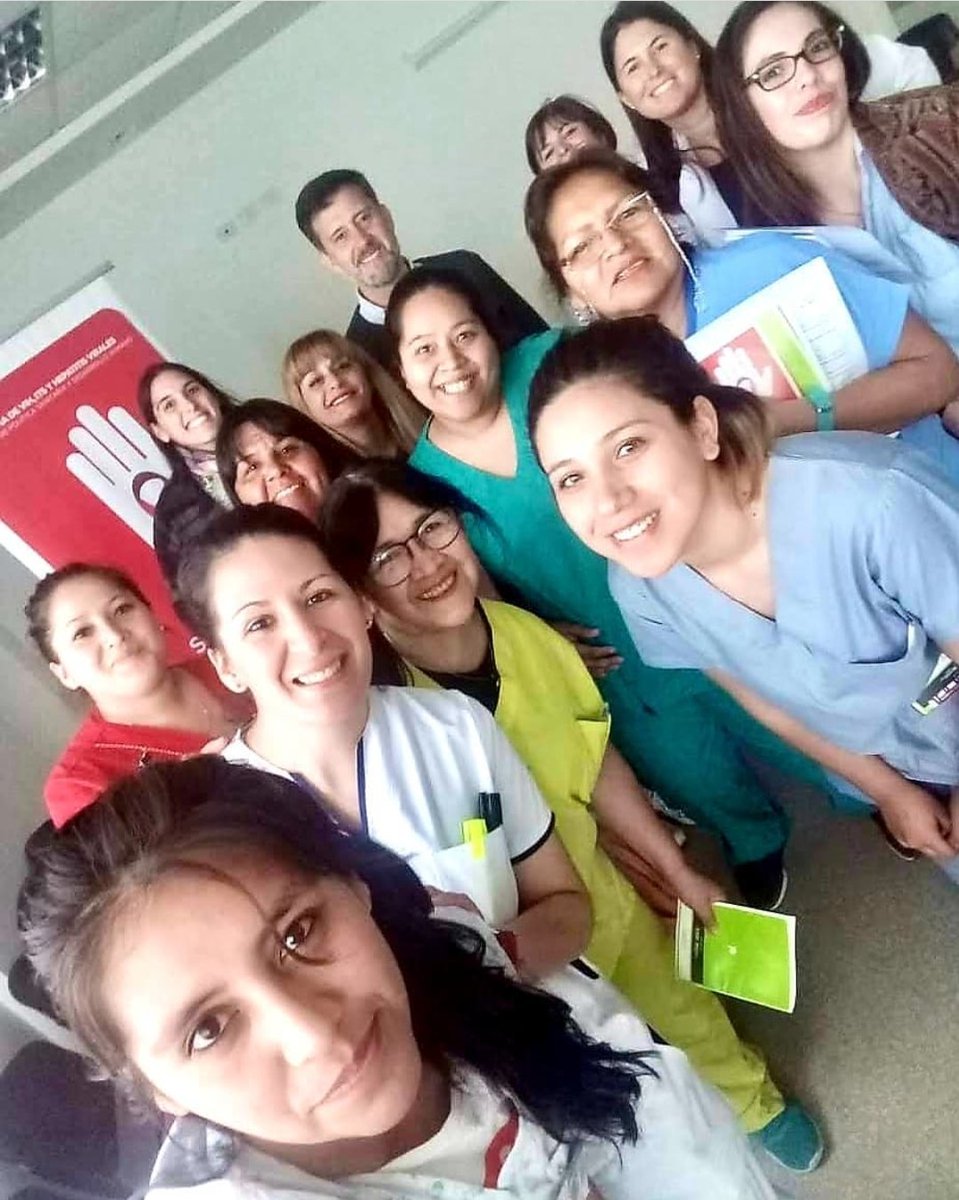vazquezmontoto's tweet photo. Feliz día a todas las enfermeras y enfermeros en su día, especialmente a los que forman parte de @Salud_Tigre!
#DiadelaEnfermeria https://t.co/WPbkXax0ks