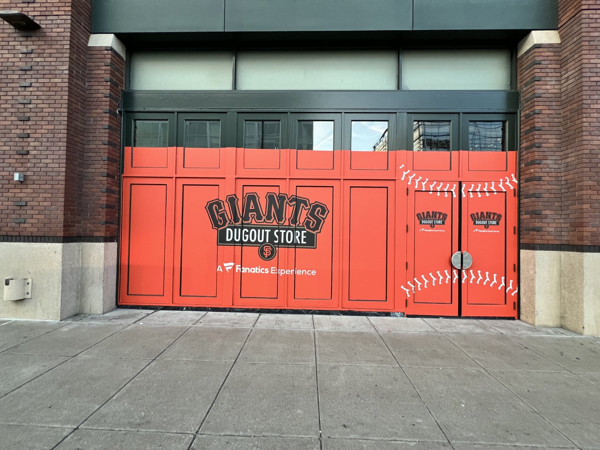 Giants Dugout Store tweet media