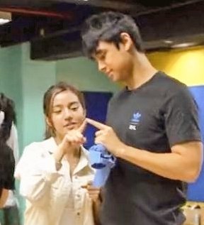 Donny with                Belle with
           baby                    her big baby

#DonnyPangilinan #BelleMariano 
#DonBelle