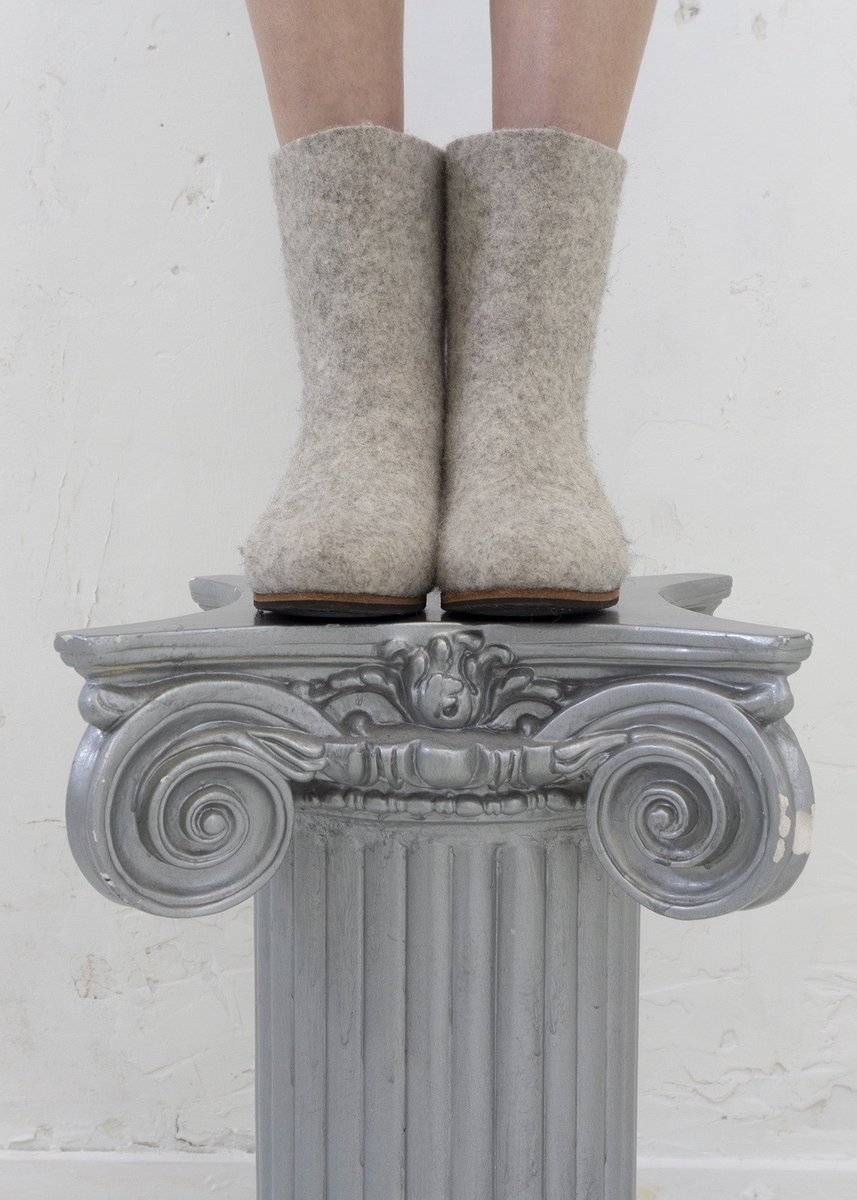 De winkel is geopend, #LEV01 #schoenen van #wol en #tassen van  #Spoor68 zijn samengegaan op de Willem van Noortstraat 61 Utrecht meer producten van collega designers. #Fotografie <a href="/lyyraitala/">Lyy</a> en #styling #Fashiondesigner @Wassim_is_back_back