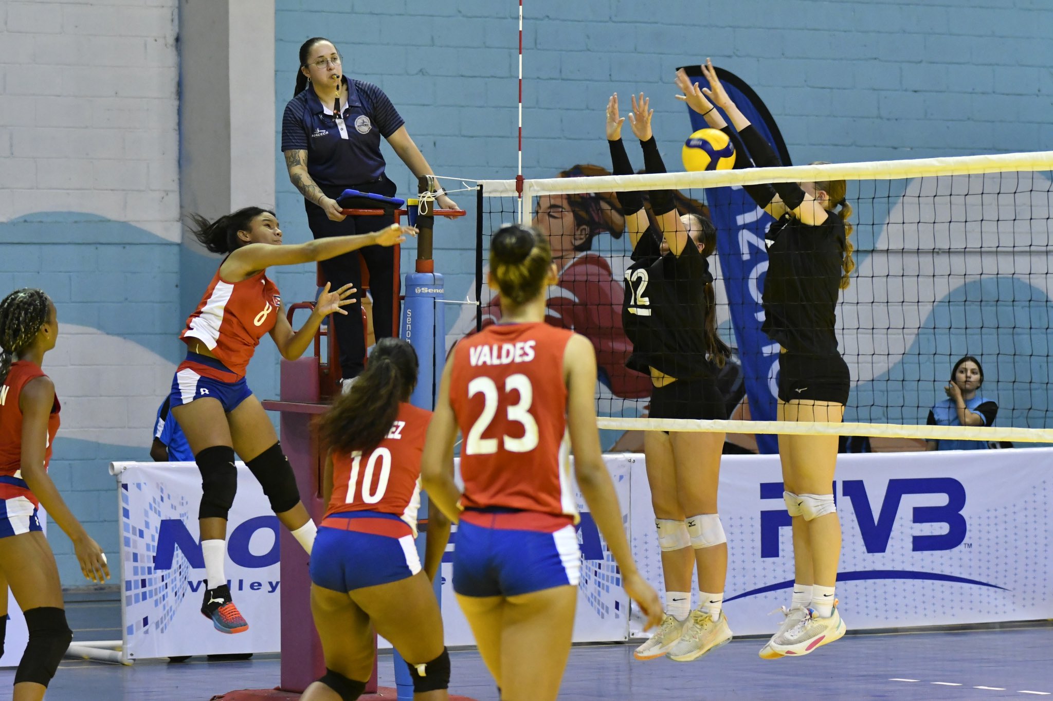 Canada 🇨🇦 opens NORCECA Girls' U17 with a tie-break win against Cuba 🇨🇺  🇨🇦 3-2 (26-28, 25-18, 16-25, 25-11, 15-9) vs 🇨🇺 Top Scorers…