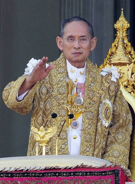 uniam_t's tweet photo. #KingBhumibol https://t.co/cotKX47Bwn