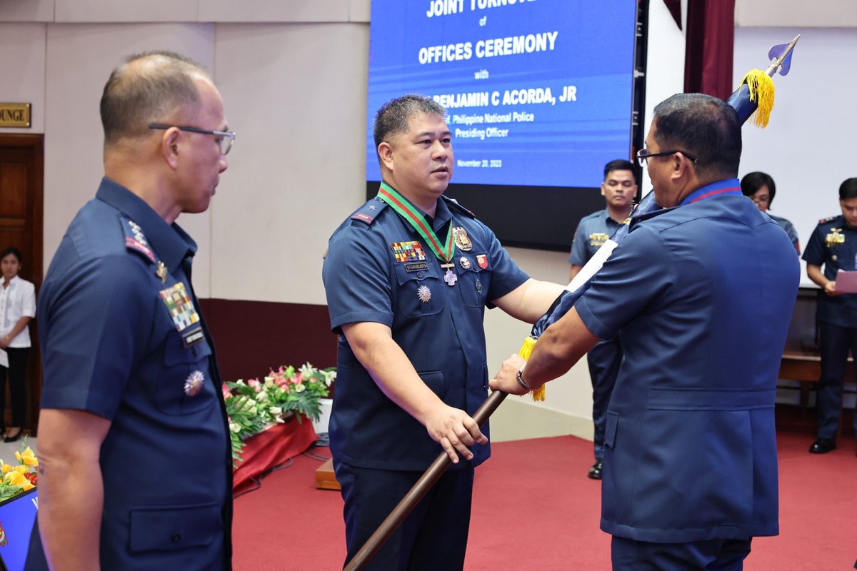 The Philippine National Police held a momentous turnover ceremony. 📸 Look at this post on Facebook facebook.com/share/Kde4W4gd… #ToServeandProtect #SERBISYONGNAGKAKAISA pnp.gov.ph facebook.com/pnp.pio youtube.com/pnppio