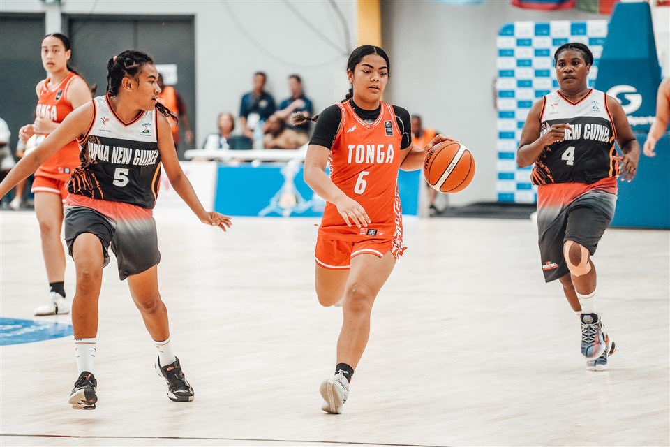 Bishop Manogue Sophomore @TauaPuloka leads Tonga’s 🇹🇴 National Women’s 5v5 Team to historic first win in the Pacific Games. 

Taua garnered 23pts

#PacificGames #SOL23