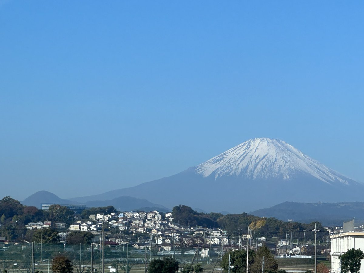 abtaro's tweet photo. Today’s Mt. Fuji from Shinkansen. https://t.co/NF6rNUGhxm