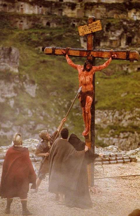 وَأُفِيضُ عَلَى بَيْتِ دَاوُدَ وَعَلَى سُكَّانِ أُورُشَلِيمَ رُوحَ النِّعْمَةِ وَالتَّضَرُّعَاتِ، فَيَنْظُرُونَ إِلَيَّ، الَّذِي طَعَنُوهُ، وَيَنُوحُونَ عَلَيْهِ كَنَائِحٍ عَلَى وَحِيدٍ لَهُ، وَيَكُونُونَ فِي مَرَارَةٍ عَلَيْهِ كَمَنْ هُوَ فِي مَرَارَةٍ عَلَى بِكْرِهِ
 زك 10:12