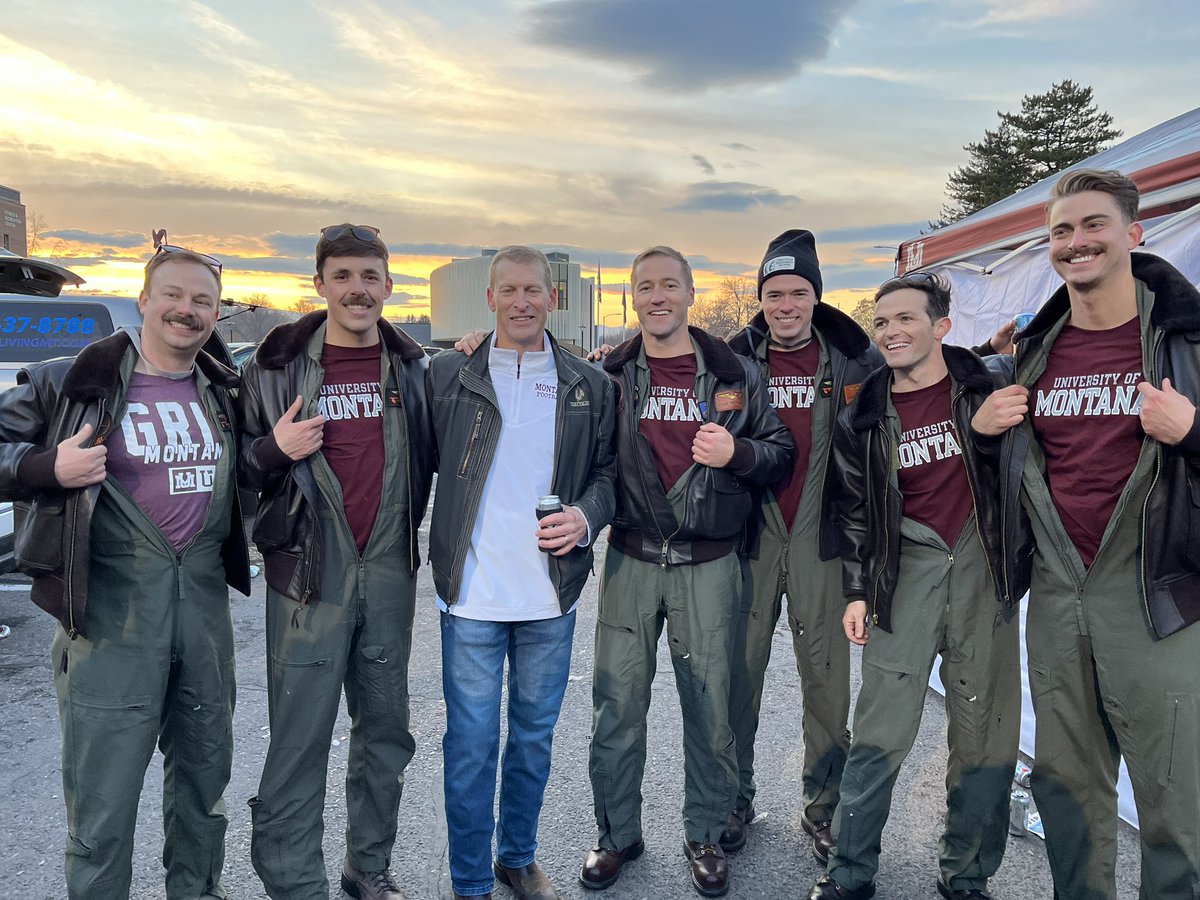 Awesome to meet the crew from Strike Fighter Squadron 94 “Mighty Shrikes” who flew 4 US Navy F/A-18 Super Hornets over Grizzly Stadium Saturday, led by Billings native and UM alum Lieutenant Commander Patrick Tucker (second from right)!
 
Thank you for your service men! 🇺🇸