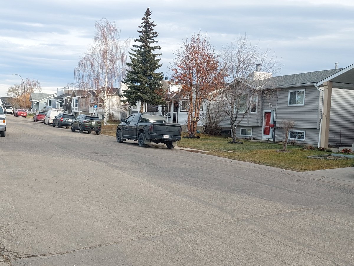 WalkingCalgary's tweet photo. We'll be spending the next 10+ days walking the streets of #Falconridge in NE #Calgary.
Today was our first day there, going a distance of 2.89 km.
https://t.co/Ok1Dg3Krdn
#yyc https://t.co/BkdmDIH8Zo