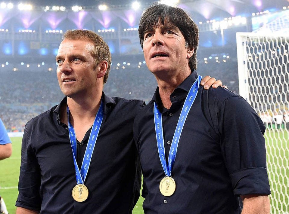 A queda de rendimento da Alemanha teve 2 principais culpados, o técnico campeão da copa do mundo de 2014 e o auxiliar desse técnico. 

Low fez um começo de trabalho sensacional na Alemanha, mas o fim de trabalho dele foi tenebroso.