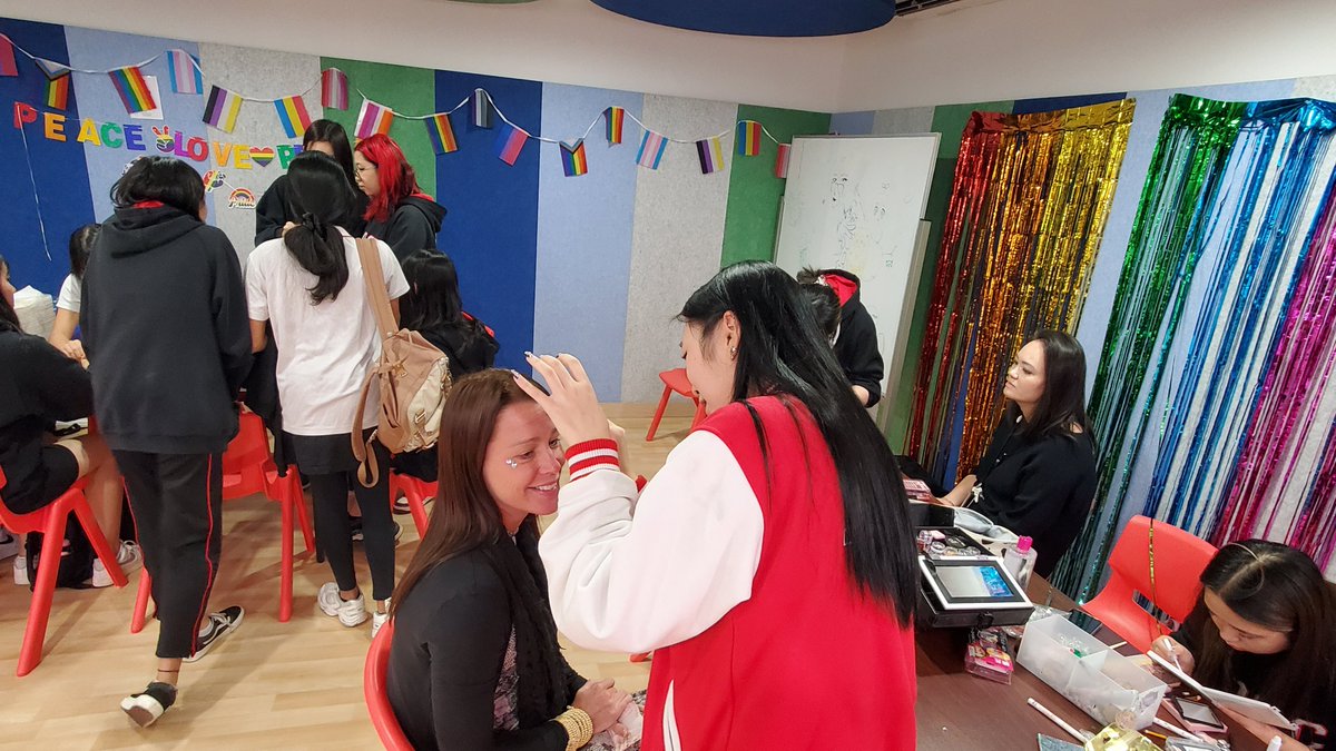 MrRoes's tweet photo. I joined @MsPYeung in supervising @DSC_EDU's LGBTQ+ Alliance Club. Our Ss took the initiative to raise awareness for Transgender Day of Remembrance. In addition, they organized a nail polish and makeup event, to raise funds for the charity Gender Empowerment. https://t.co/aGpnDn0M02