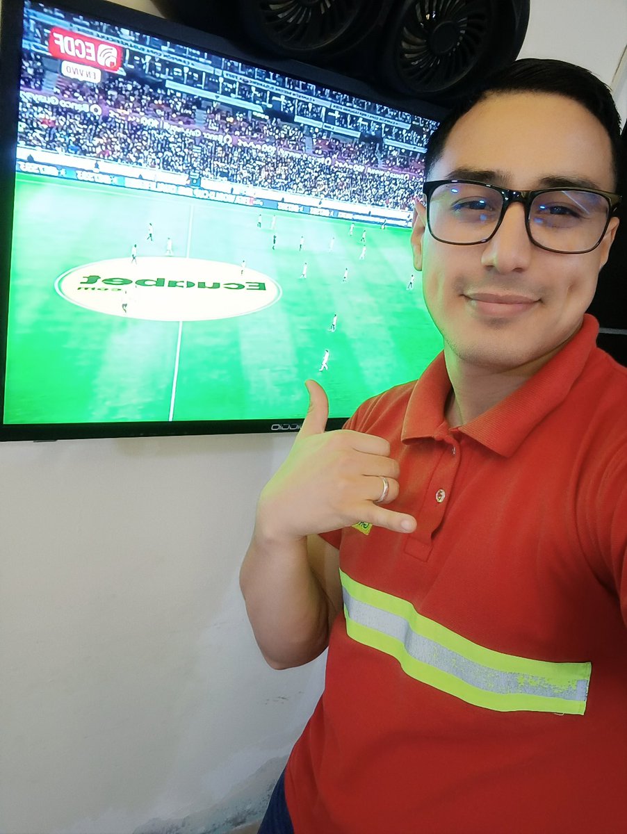 Pool85044556's tweet photo. @ElCanalDFutbol #LaTrixECDF siempre con los mejores. https://t.co/YVTnVLzxrv