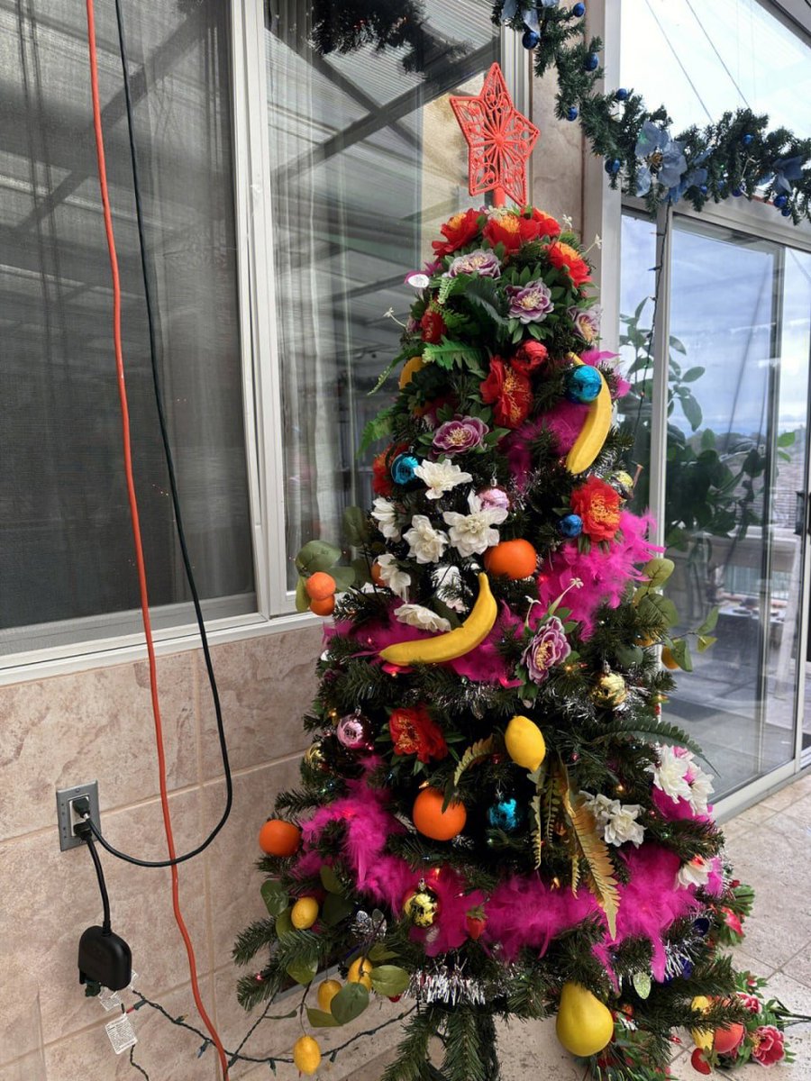 Destiny112_13's tweet photo. Decorate for Thanksgiving LOL https://t.co/RPwwdsZWDu