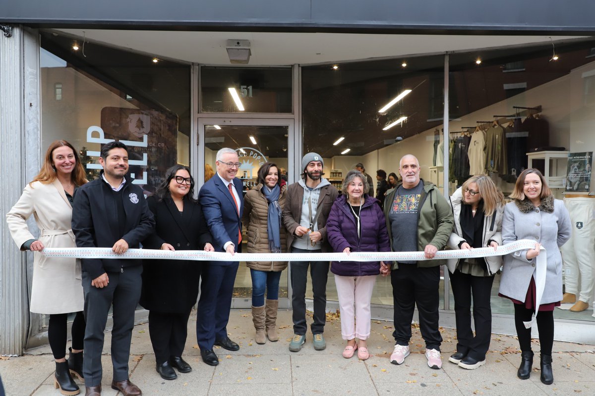 CityofLowellMA's tweet photo. Welcome to Project Pop-Up: Lowell! Today, along with @DoBizInLowell , we officially cut the ribbon on the brand new curated pop-up space at 51 Market Street, featuring Lowell-based businesses MILL CITY MERCANTILE and The Merrimack Company... 1/ https://t.co/9ISdSjPJ5Q