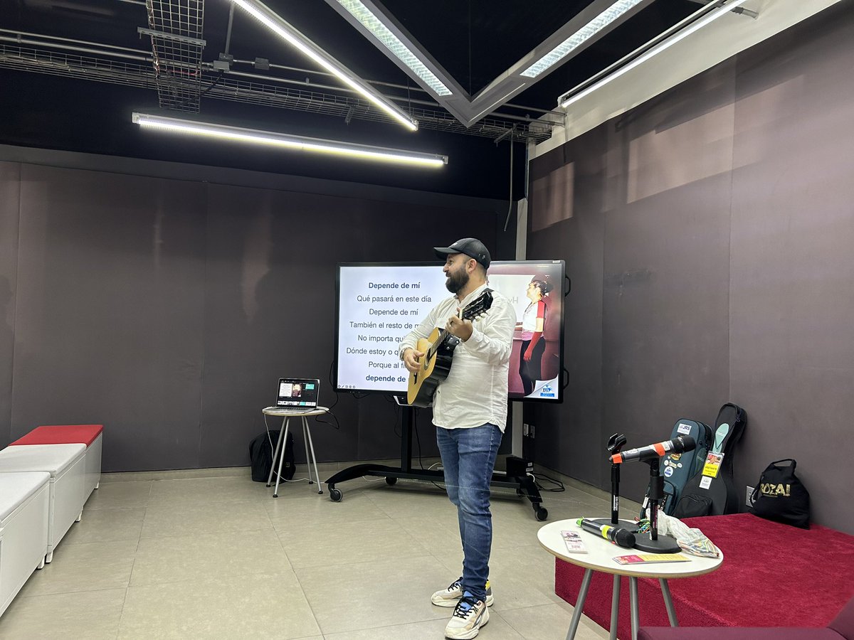 CJRAlaideFoppa's tweet photo. #SoyH
¡Muchas gracias Nati y Luis!
Durante la visita de la Caravana por la Hospitalidad aprendimos, sentimos y reflexionamos sobre la construcción de paz y las alternativas que el arte nos ofrece para hacer intervenciones con la población migrante. 🍃 https://t.co/bGVsRIls0f