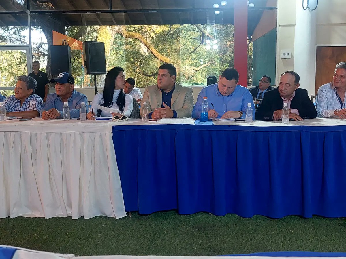 Reunión con el Jefe Regional del comando de Campaña Venezuela Toda, José Vásquez. Con miembros de los diferentes Partidos de la Oposición. #ElEsequiboEsDeVenezuela #ElEsequiboEsNuestro @NicolasMaduro @jaarreaza @Jose