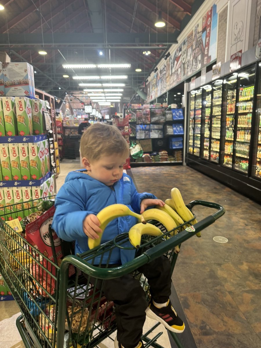 Thank you to all the <a href="/DavesMarketRI/">Dave's Fresh Marketplace</a> customers this evening for your patience with Sammy’s new favorite game…