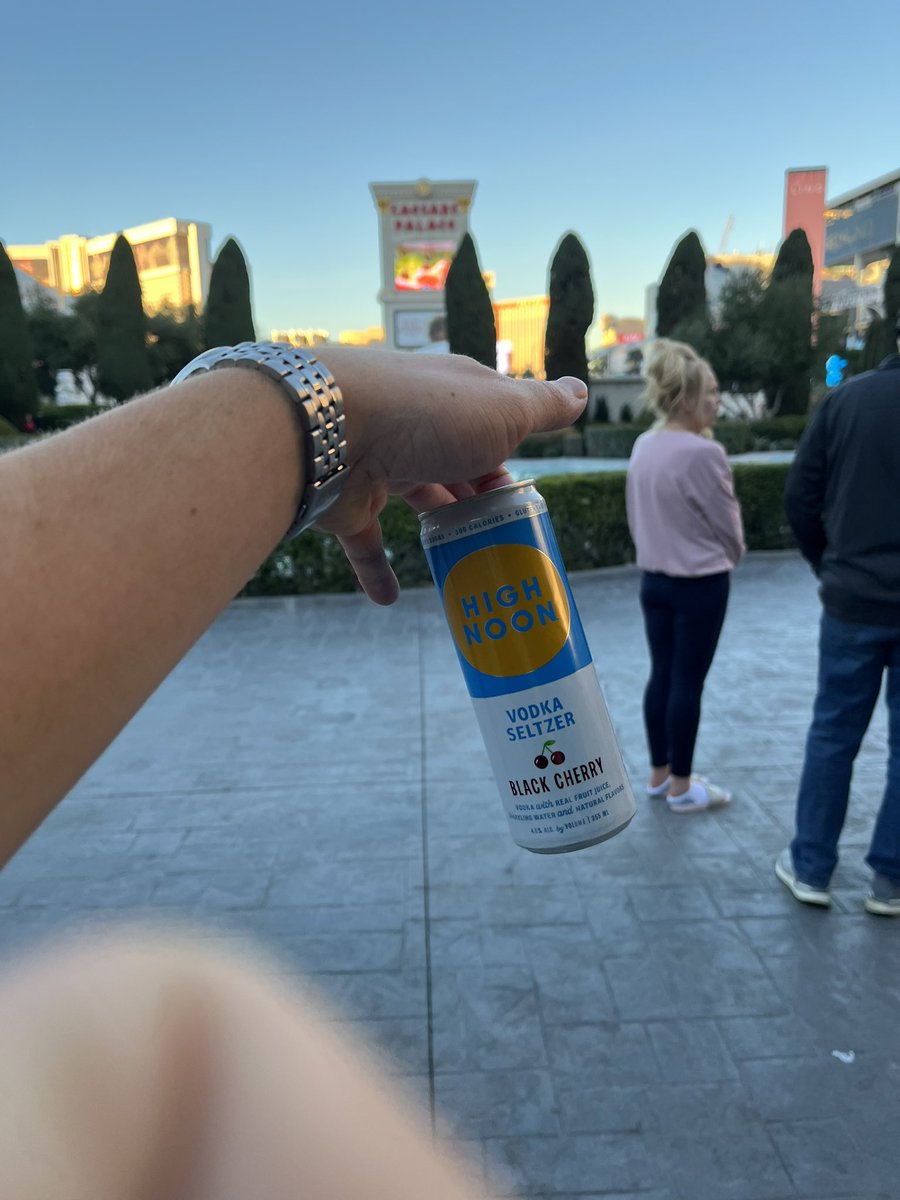 GeoBetus's tweet photo. Up a band in Vegas also can’t see straight thinking about buying drywall from a local meth-head https://t.co/w2ZEjfq7cF