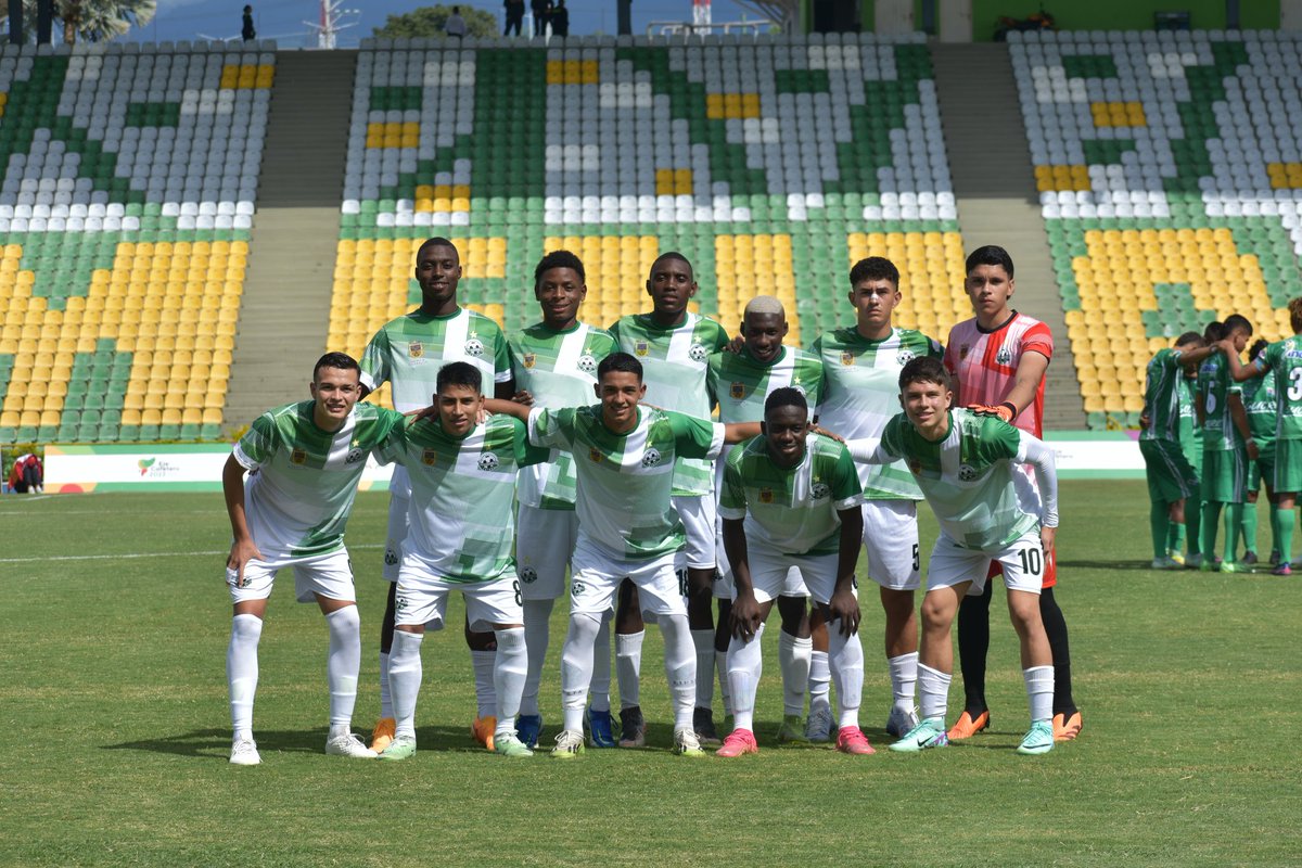 Gracias, Risaralda 💚 🤍

Nuestra Selección Risaralda de Fútbol Masculino venció 4-2 a la selección Sucre. Los dirigidos por Juan Carlos Díaz Reina quedaron terceros del grupo y no lograron la clasificación. 

⚽⚽ José D. Calderón
⚽ Juan Esteban Ramírez
⚽ Víctor Lloreda