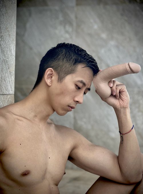 Thinking (about Black Friday sales). Want a toy? https://t.co/gUnTnnBacb