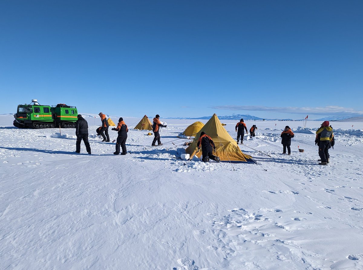 Great to see PhD student Cari Rand achieve his dream of going to Antarctica! His research project is reconstructing rates and magnitudes of past ice loss in East Antarctica from geological records 🪨 🧊