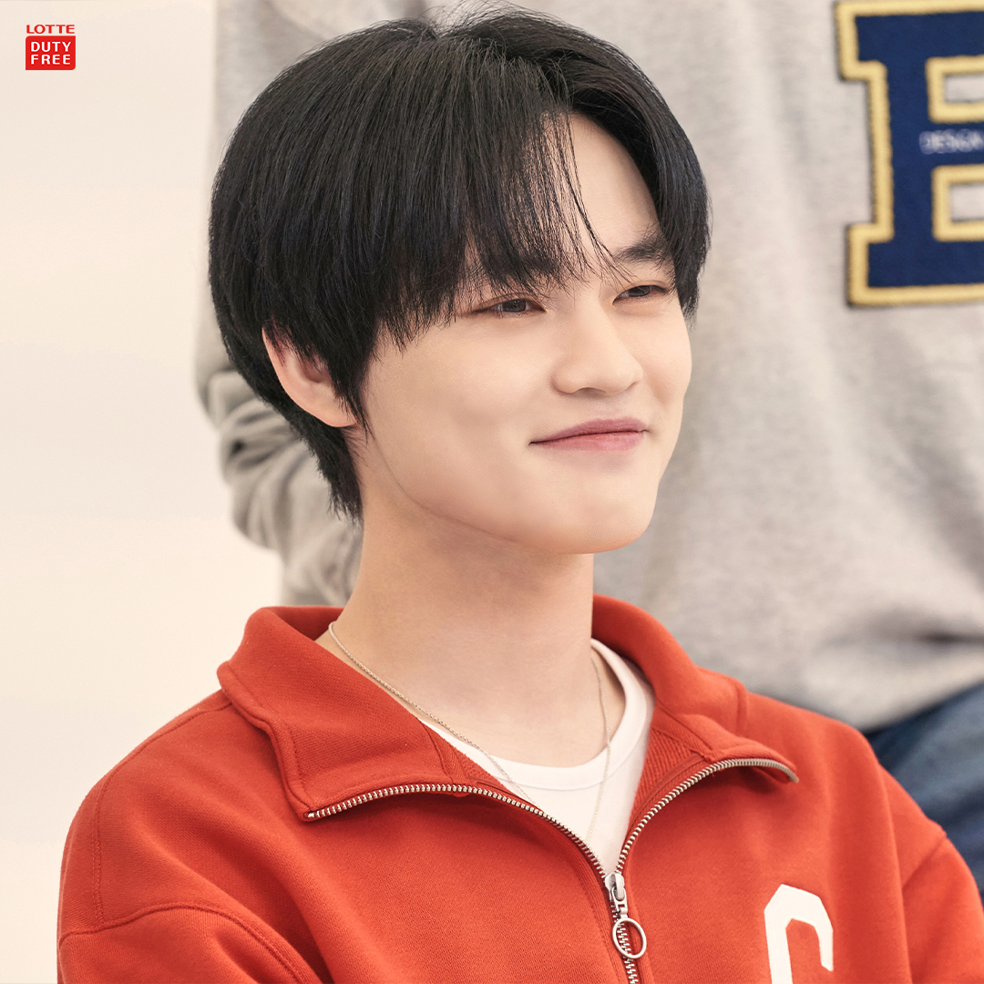 lottedfs_global's tweet photo. HAPPY BIRTHDAY CHENLE 🎉

Celebrating Lotte Duty Free model NCT DREAM CHENLE's birthday, revealing behind-the-scenes cuts of CHENLE 💚

Please wish NCT DREAM CHENLE a happy birthday in the comments 🎂 https://t.co/7ea6LhxDIq