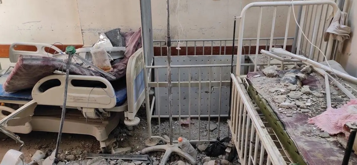 fsldkkalsel's tweet photo. Tiga Dokter Gugur Saat Rumah Sakit Al Awda Dibom israel: Badan amal medis Prancis, Médecins sans Frontières (MSF), mengatakan pada hari Selasa bahwa tiga dokter, termasuk dua dokter mereka, gugur dalam serangan di Rumah Sakit Al Awda di… https://t.co/cAayzcyDdB @fsldkindonesia https://t.co/n76CV8xkXQ