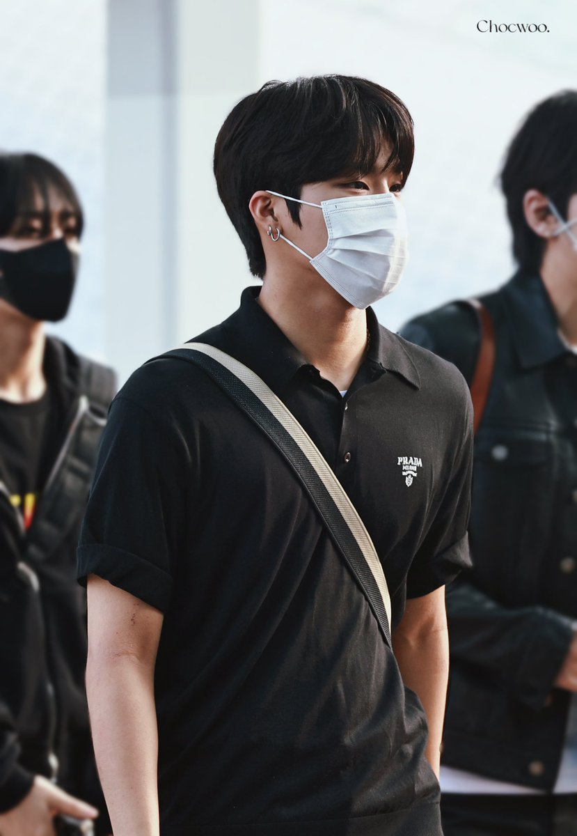 rnaixxz_'s tweet photo. jeongwoo prompt au https://t.co/x9pqEIaZFG