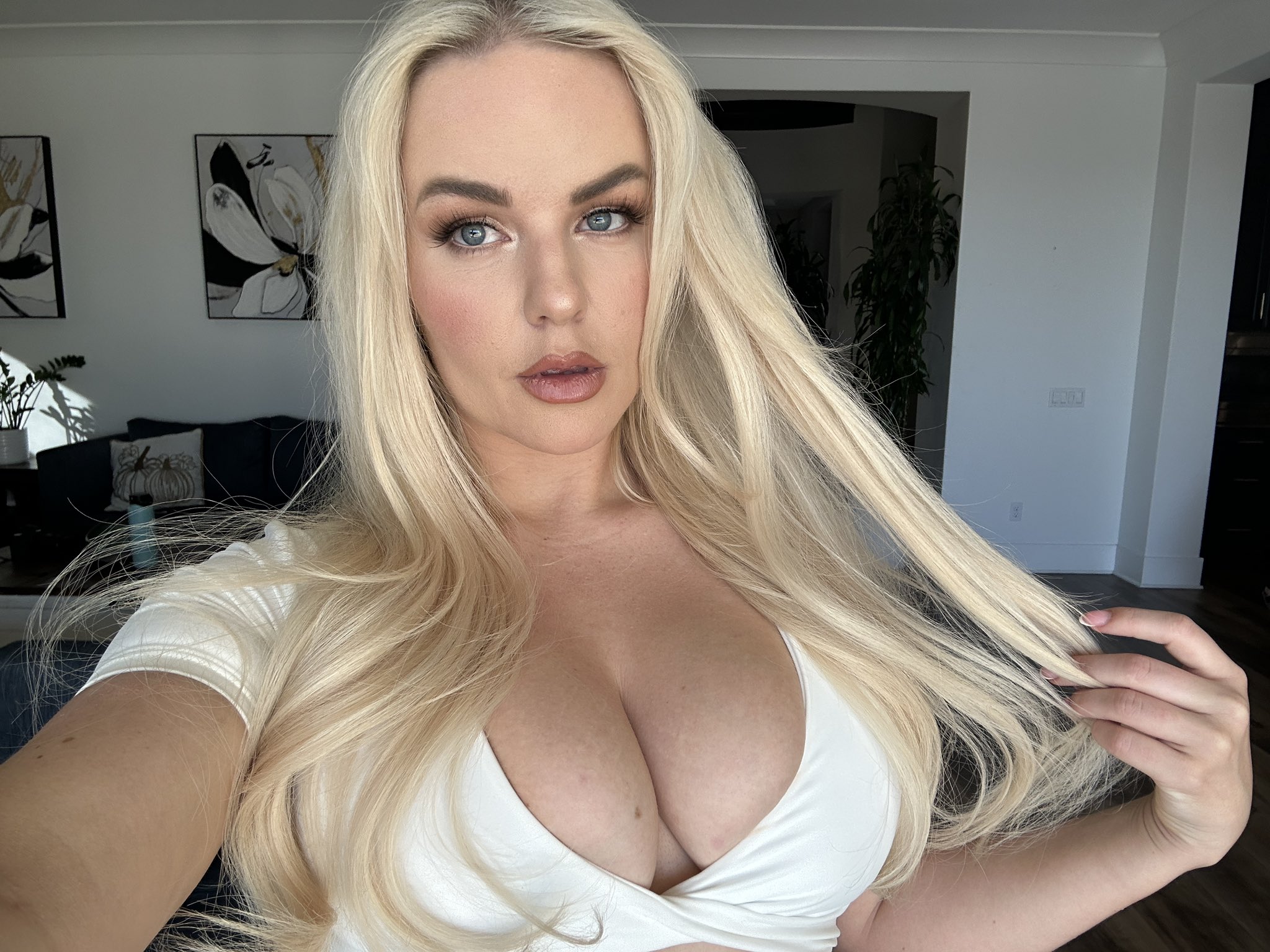 Do you know I go live almost daily on instagram and tik tok? https://t.co/i5VnaHLC6Y https://t.co/DA27QjQeiT
