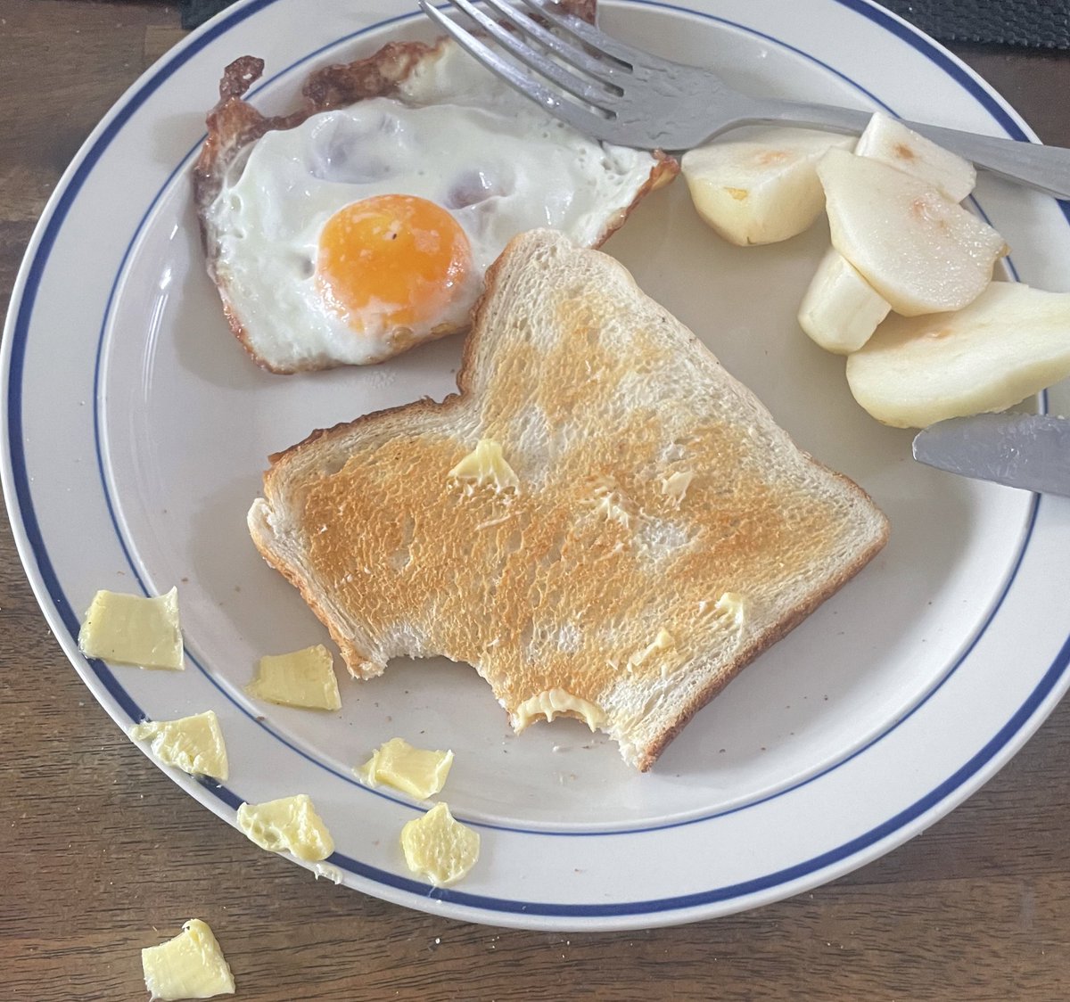 minastrip_au's tweet photo. いつの日かの朝ごはん。
食べてたらパンひっくり返してバターが綺麗に落ちた笑
バターの塗り方変すぎ笑笑 https://t.co/txs2eJBe1K