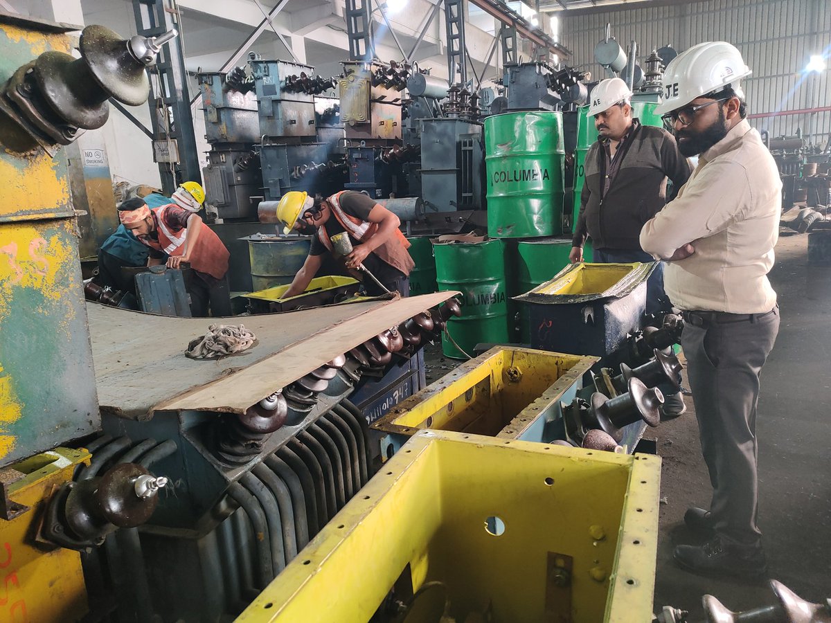 जनपद अलीगढ़ में निर्बाध विद्युत आपूर्ति बनाए रखने के लिए कार्यशाला सारसौल पर परिवर्तकों की मरम्मत का कार्य सुबह की पाली में शुरू हो चुका है।
<a href="/Je_ws_sarsol/">ravi kumar</a> <a href="/Sanju_uppcl/">A.E.(W/S)ALIGARH</a>
<a href="/EwdEe58123/">EE EWD ALIGARH</a> <a href="/raviagarwal68/">Ravi Kumar Agarwal</a>
<a href="/MDDVVNL/">MD DVVNL AGRA</a>  <a href="/UPPCLLKO/">UPPCL</a> <a href="/UppclChairman/">CMD UPPCL</a>
<a href="/dvvnlaligarh/">DVVNL ALIGARH</a> <a href="/dvvnlhq/">Dakshinanchal Vidyut Vitran Nigam Limited</a> <a href="/aksharmaBharat/">A K Sharma</a>  #Trending