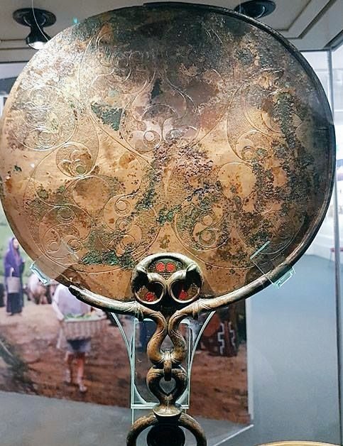 The Roman invasion into #Britain found a tribal society rich in material #culture. 
A #Celtic masterpiece: #bronze mirror with engraved back from the grave of a high status lady at #Birdlip, #Gloucester #Archaeology  
#jewellery #artwork #art #History