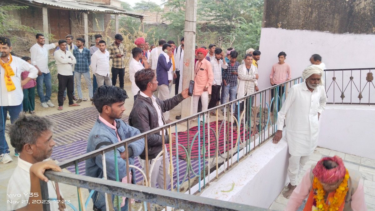 आभार "खेड़ी"
आज जनसंपर्क के दौरान निवाई पीपलू विधानसभा क्षेत्र के गांव खेड़ी में ग्रामीण जनों ने एकत्रित होकर मुझे जो समर्थन दिया है वह सदैव स्मरणीय रहेगा आपका प्रत्येक कार्य को प्राथमिकता से कर सकूं