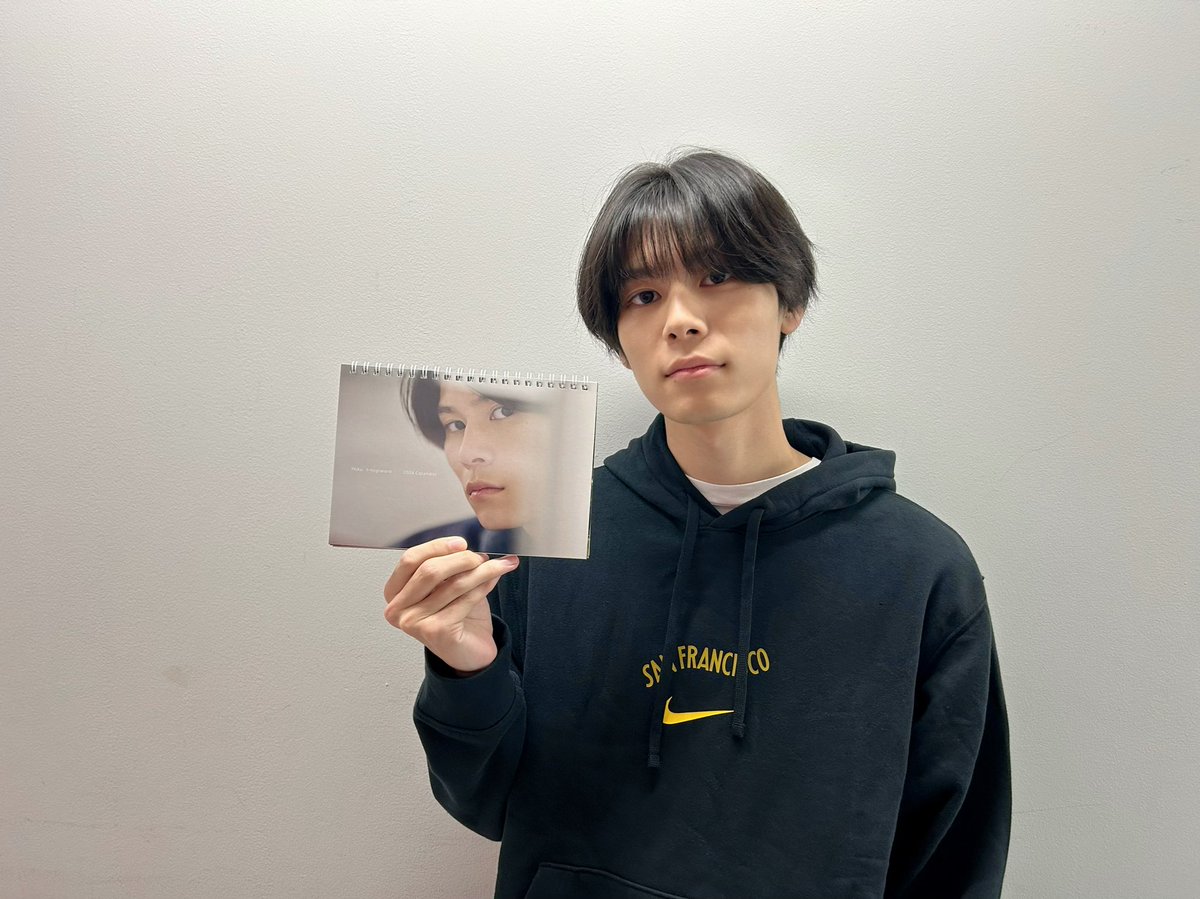 本日発売❗️ ┈┈┈┈┈┈┈┈┈┈┈┈ 萩原利久2024年卓上カレンダー