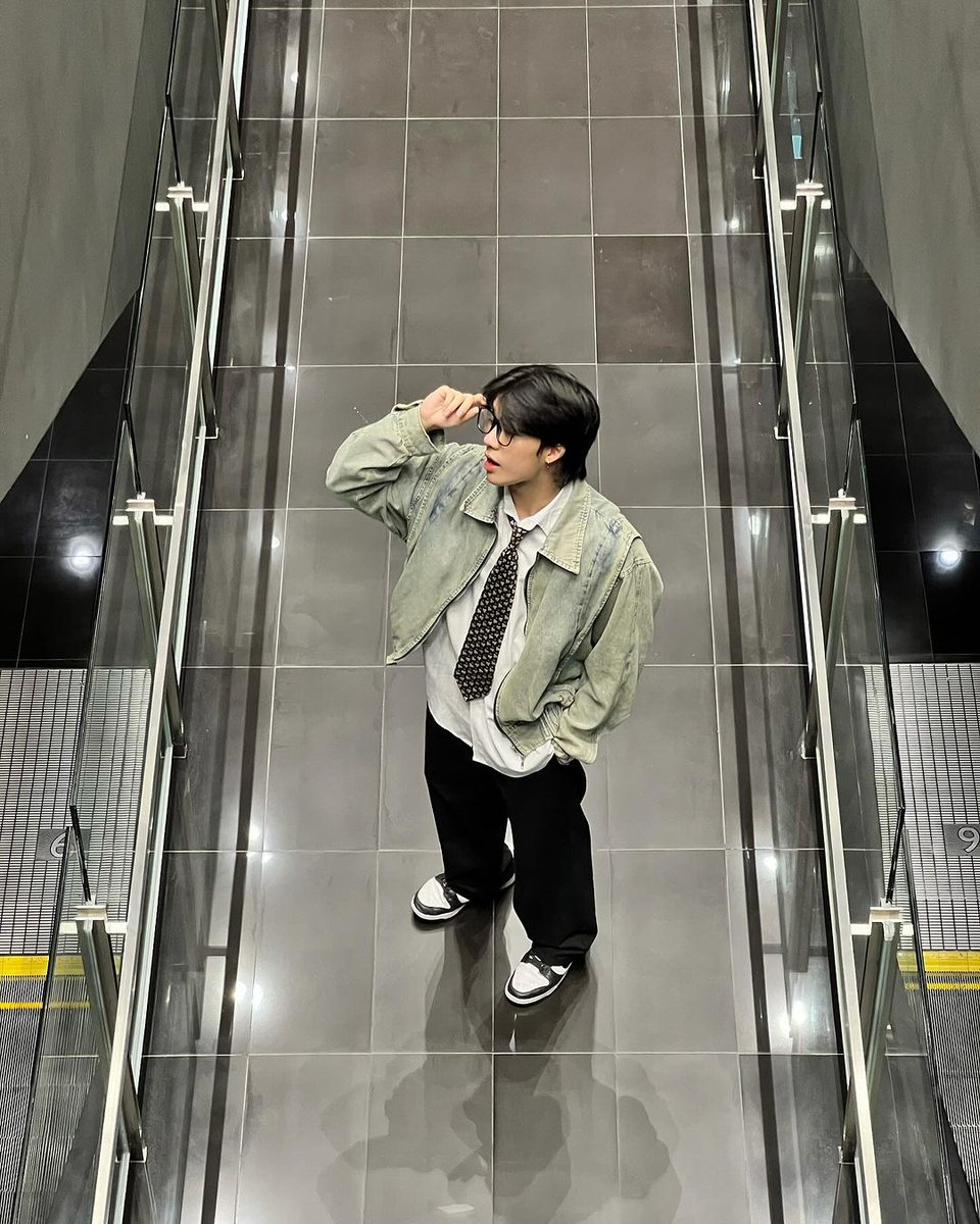 Markussofficia1's tweet photo. เช็ทนี้ มุมสูง คือ.....
Mark update IG 😍 (1)
#MarkAchi_T #MarkAchi #มาร์คอชิตพล #MarkAchi_2FLOWtrainee
#2FLOWEntertainment #2flowtranee @Mmarkachi https://t.co/zUoQF1skst