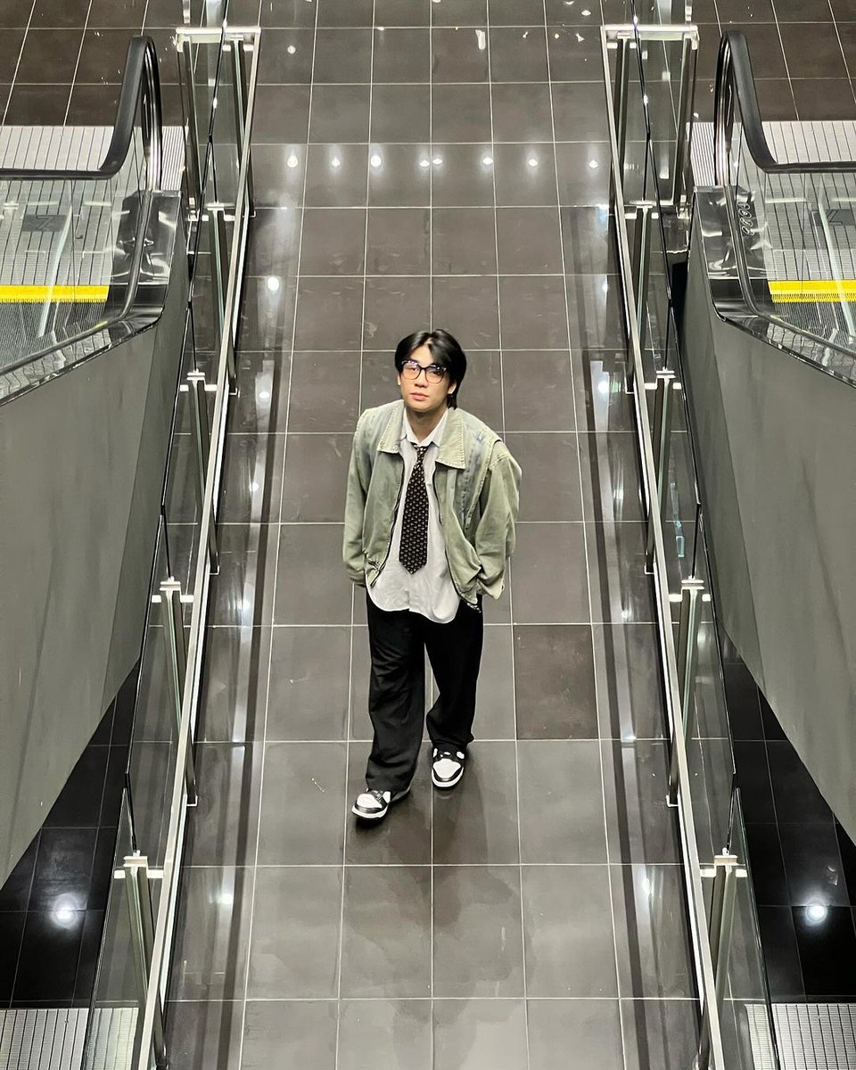 Markussofficia1's tweet photo. เช็ทนี้ มุมสูง คือ.....
Mark update IG 😍 (1)
#MarkAchi_T #MarkAchi #มาร์คอชิตพล #MarkAchi_2FLOWtrainee
#2FLOWEntertainment #2flowtranee @Mmarkachi https://t.co/zUoQF1skst