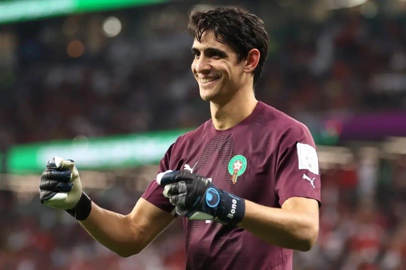 Amrlamnnn's tweet photo. Impian jadi pemain bola hancur dibedil Israel, budak lelaki Palestin terharu Yassine Bounou telefon 

Peminat cilik itu mengimpikan untuk menjadi penjaga gol namun hasratnya terbantut selepas dia kehilangan kakinya akibat serangan udara rejim Zionis.

ini adalah bebenang sedih https://t.co/WFsSJUepCq